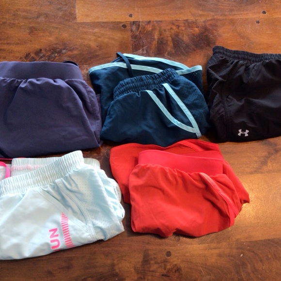 Bundle of (5) Under Armour Women’s Heat Gear Shorts Size Small - Picture 1 of 6